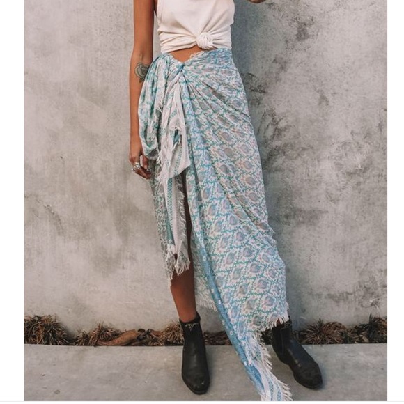 SOLD💙Oracle Vintage Travel Scarf - Picture 3 of 7